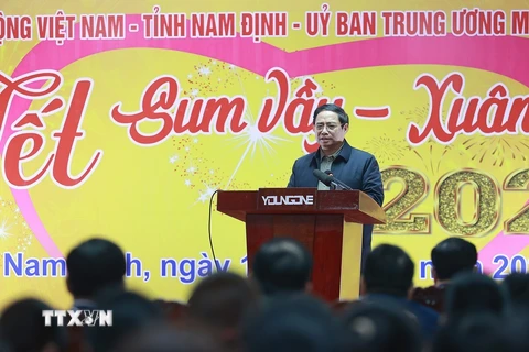 Thủ tướng Phạm Minh Chính phát biểu động viên, chúc tết công nhân, người lao động, người có hoàn cảnh khó khăn tỉnh Nam Định. 