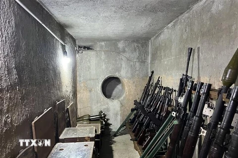 Số vũ khí được cất giấu tại căn hầm số 287/70 Nguyễn Đình Chiểu, Quận 3, Thành phố Hồ Chí Minh. (Ảnh: Hứa Chung/TTXVN)