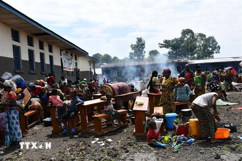 Người dân sơ tán tránh xung đột tới khu lều tạm ở Goma, tỉnh Bắc Kivu, CHDC Congo, ngày 28/10/2022. (Ảnh: THX/TTXVN)