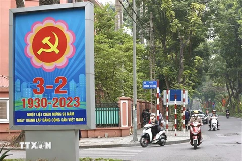 Pano tại phố Hoàng Văn Thụ, Hà Nội chào mừng 93 năm Ngày thành lập Đảng Cộng sản Việt Nam. (Ảnh: Hoàng Hiếu/TTXVN)
