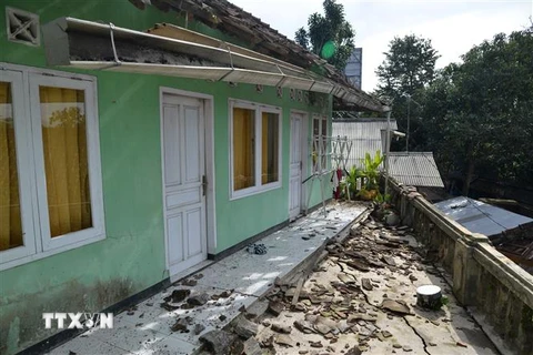 Một ngôi nhà bị hư hại sau trận động đất tại thành phố Cianjur thuộc tỉnh Tây Java, Indonesia ngày 22/10/2022. (Ảnh: THX/TTXVN)