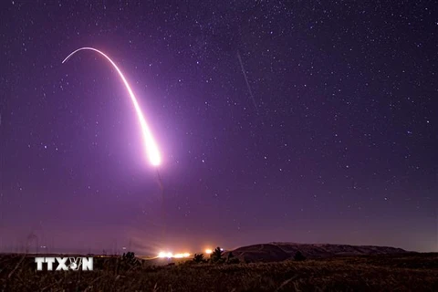 Tên lửa đạn đạo liên lục địa Minuteman III của Mỹ được phóng thử từ căn cứ không quân Vandenberg, California, Mỹ, ngày 2/10/2019. (Ảnh: AFP/ TTXVN)