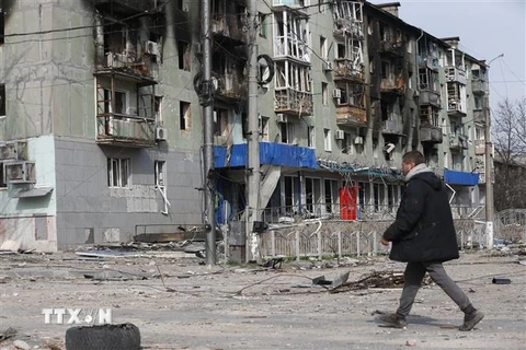 Tòa nhà bị hư hại do xung đột tại Mariupol, Ukraine, ngày 17/4/2022. (Ảnh: THX/ TTXVN)