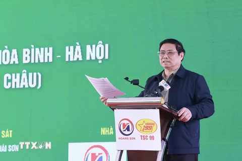 Thủ tướng Phạm Minh Chính phát biểu tại Lễ khởi công đường liên kết vùng Hòa Bình-Hà Nội và cao tốc Sơn La đoạn Hòa Bình Mộc Châu.(Ảnh: Dương Giang/TTXVN)