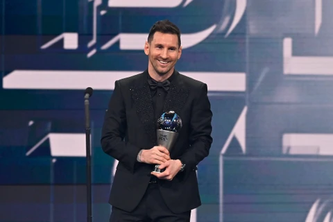 Cầu thủ Lionel Messi đoạt danh hiệu Quả bóng vàng tại lễ trao giải World Cup 2022 ở Lusail, Qatar ngày 18/12/2022. (Ảnh: THX/TTXVN)
