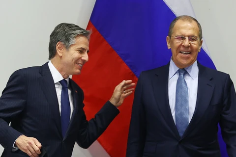 Ngoại trưởng Mỹ Antony Blinken và người đồng cấp Nga Sergei Lavrov. (Nguồn: The Mowcow Time)