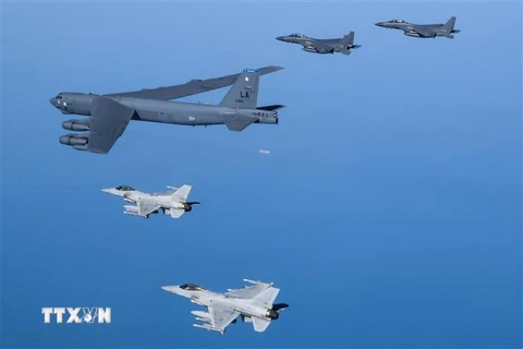 Máy bay chiến đấu của Mỹ và Hàn Quốc tham gia cuộc diễn tập tại Hoàng Hải ngày 6/3/2023. (Ảnh: Yonhap/ TTXVN)