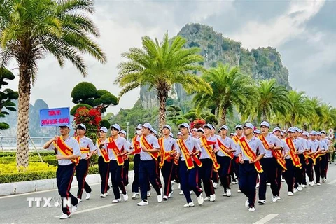 Khối học sinh tham gia Ngày chạy Olympic tỉnh Quảng Ninh năm 2023. (Ảnh: Thanh Vân/TTXVN)