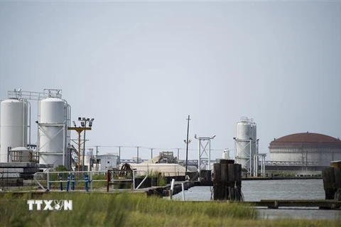 Một cơ sở sản xuất khí tự nhiên hóa lỏng (LNG) tại Cameron, bang Louisiana, Mỹ. (Ảnh: AFP/TTXVN)