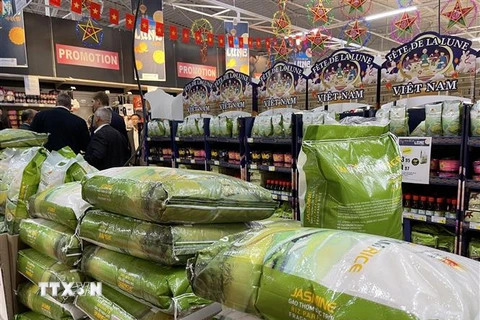 Gạo Lộc Trời mang thương hiệu "Cơm Vietnam" lên kệ hàng của siêu thị E.Leclerc. (Ảnh: Nguyễn Thu Hà/TTXVN)