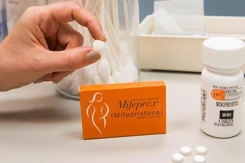 Cơ quan Quản lý Thực phẩm và Dược phẩm Mỹ (FDA) đã cấp phép dùng Mifepristone cách đây hơn 2 thập kỷ. (Nguồn: Planned Parenthood)