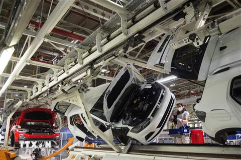 Ôtô được lắp ráp tại một nhà máy của Volkswagen ở Pamplona, Tây Ban Nha. (Ảnh: AFP/TTXVN)