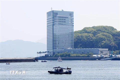 Lực lượng bảo vệ bờ biển Nhật Bản tuần tra an ninh trước thềm Hội nghị thượng đỉnh G7 ở Hiroshima, ngày 17/5. (Ảnh: Kyodo/TTXVN)