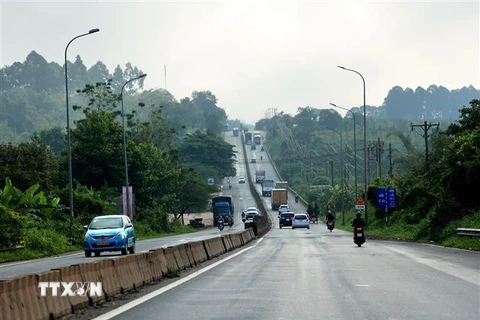 Quốc lộ 1A qua huyện Thống Nhất, Đồng Nai. (Ảnh minh họa: Hồng Đạt/TTXVN)