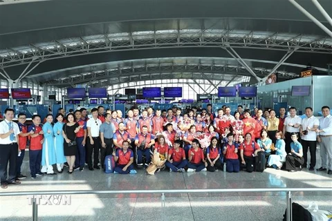 Đoàn thể thao người khuyết tật Việt Nam lên đường tham dự ASEAN Para Games 12 tại Campuchia. (Ảnh: Minh Quyết/TTXVN)