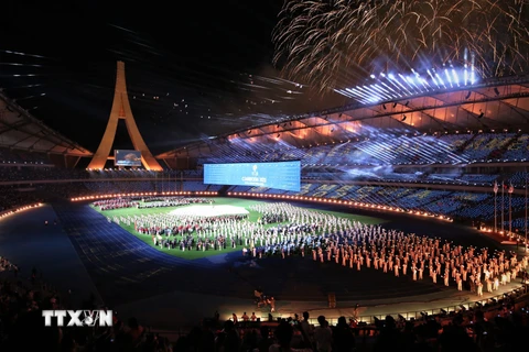 [Photo] Ấn tượng nghi thức thắp đuốc khai mạc ASEAN Para Games 12