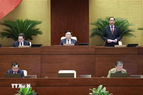 Phó Chủ tịch Quốc hội Trần Quang Phương điều hành phiên họp. (Ảnh: Doãn Tấn/TTXVN)