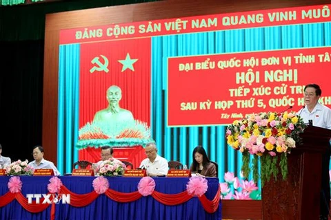 Đoàn Đại biểu Quốc hội đơn vị tỉnh Tây Ninh dự hội nghị tiếp xúc cử tri sau Kỳ họp thứ 5, Quốc hội khóa XV tại Sư đoàn 5. (Ảnh: Giang Phương/TTXVN)
