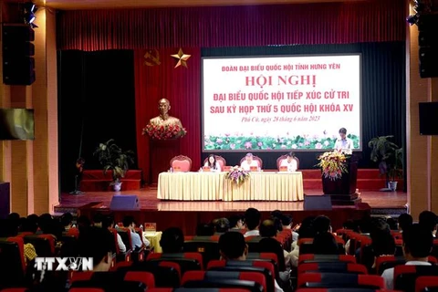 Với tinh thần dân chủ, cử tri huyện Phù Cừ kiến nghị với Đoàn đại biểu Quốc hội tỉnh Hưng Yên nhiều vấn đề thiết thực. (Ảnh: Đỗ Huyền/TTXVN)