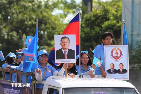Hoạt động diễu hành vận động tranh cử của CPP được tổ chức khá đa dạng, thu thút đông đảo giới trẻ tham gia. (Ảnh: Hoàng Minh/TTXVN)