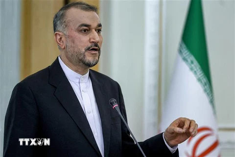 Ngoại trưởng Iran Hossein Amir-Abdollahian tại cuộc họp báo ở Tehran. (Ảnh: AFP/TTXVN)