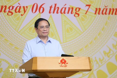 Thủ tướng Phạm Minh Chính chủ trì làm việc với Hiệp hội Doanh nghiệp Vừa và Nhỏ. (Ảnh: Dương Giang/TTXVN)