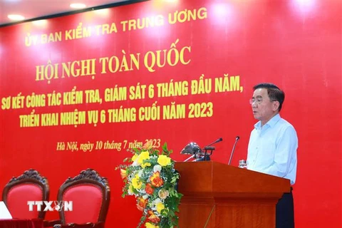 Ông Trần Cẩm Tú, Ủy viên Bộ Chính trị, Bí thư Trung ương Đảng, Chủ nhiệm Ủy ban Kiểm tra Trung ương phát biểu chỉ đạo Hội nghị. (Ảnh: Phương Hoa/TTXVN)