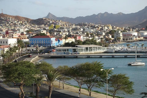 Thành phố cảng Mindelo của Cabo Verde. (Nguồn: Wikipedia)