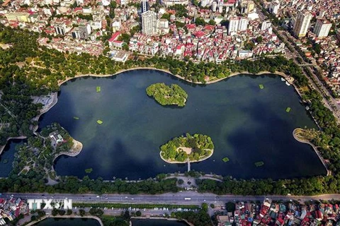 Hồ Bảy Mẫu thuộc phạm vi phường Lê Đại Hành, quận Hai Bà Trưng trong công viên Thống Nhất. (Ảnh: Thành Đạt/TTXVN)
