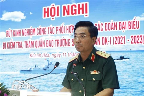 Trung tướng Nguyễn Doãn Anh, Ủy viên Ban Chấp hành Trung ương Đảng, Ủy viên Quân ủy Trung ương, Phó Tổng Tham mưu trưởng Quân đội Nhân dân Việt Nam phát biểu chỉ đạo tại hội nghị. (Ảnh: TTXVN phát)