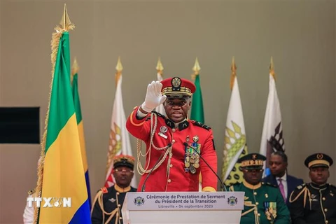 Tướng Brice Oligui Nguema tại lễ tuyên thệ nhậm chức "Tổng thống chuyển tiếp" ở Libreville, Gabon, ngày 4/9/2023. (Ảnh: AFP/TTXVN)