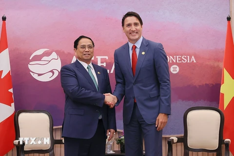 Thủ tướng Phạm Minh Chính gặp Thủ tướng Canada Justin Trudeau. (Ảnh: Dương Giang/TTXVN)