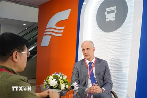 Ông German Maslov, Phó Chủ tịch phụ trách bộ phận tàu và hậu cần của Tập đoàn Vận tải Đường biển FESCO trả lời phỏng vấn của phóng viên TTXVN tại LB Nga. (Ảnh: Lê Quang Vinh/TTXVN)