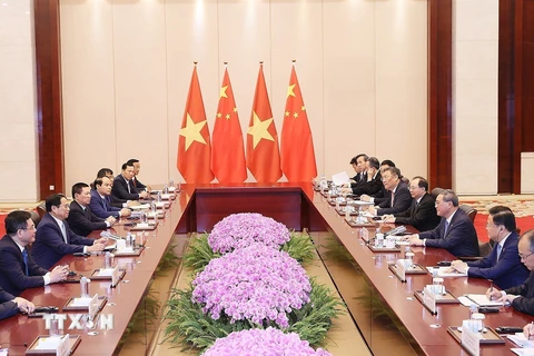 Thủ tướng Phạm Minh Chính hội đàm với Thủ tướng Trung Quốc Lý Cường. (Ảnh: Dương Giang/TTXVN)