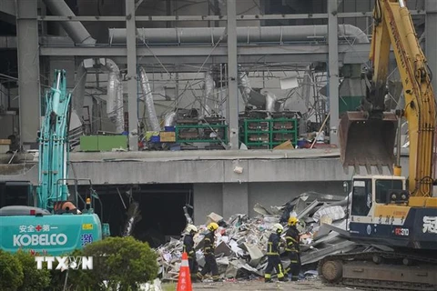 Hiện trường vụ cháy nổ nhà máy ở Bình Đông, Đài Loan, Trung Quốc, ngày 23/9. (Ảnh: AFP/TTXVN)