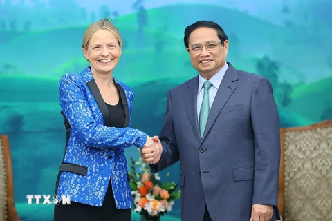Thủ tướng Phạm Minh Chính tiếp bà Susan Pointer, Phó Chủ tịch Tập đoàn Amazon. (Ảnh: Dương Giang/TTXVN)