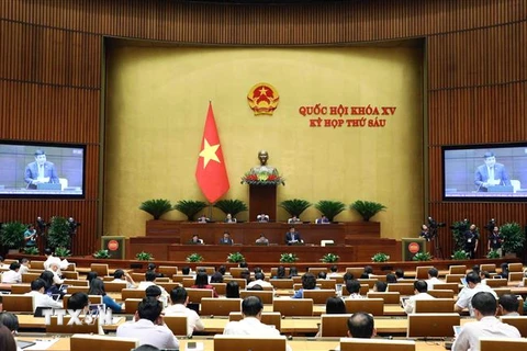 Bộ trưởng Bộ Kế hoạch và Đầu tư Nguyễn Chí Dũng giải trình, làm rõ một số vấn đề đại biểu Quốc hội nêu. (Ảnh: Phạm Kiên/TTXVN)