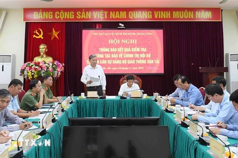 Đại tướng Tô Lâm, Ủy viên Bộ Chính trị, Bộ trưởng Bộ Công an, Phó trưởng Tiểu ban bảo vệ chính trị nội bộ Trung ương phát biểu, thông báo kết quả kiểm tra. (Ảnh: Phạm Kiên/TTXVN)