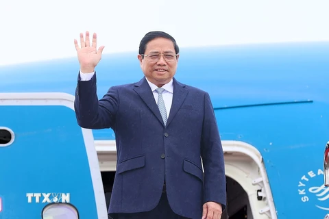 Thủ tướng Phạm Minh Chính đến sân bay Haneda, Tokyo. (Ảnh: Dương Giang/TTXVN)