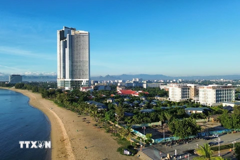 Nhiều resort, khách sạn hạng sang được đầu tư xây dựng tại thành phố Phan Rang- Tháp Chàm (Ninh Thuận) để phục vụ du khách. (Ảnh: Nguyễn Thành/TTXVN)