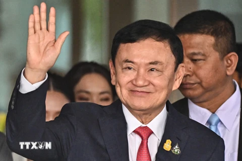 Cựu Thủ tướng Thái Lan Thaksin Shinawatra tại sân bay Don Mueang khi ông trở về Bangkok, ngày 22/8/2023. (Ảnh: AFP/TTXVN)