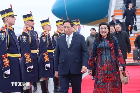 Thủ tướng Phạm Minh Chính đến Bucharest trong chuyến thăm chính thức Romania
