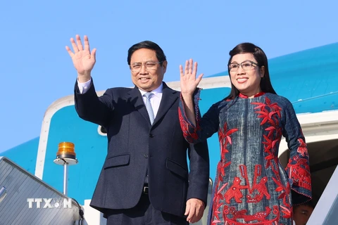 Thủ tướng Phạm Minh Chính và Phu nhân cùng Đoàn đại biểu cấp cao Việt Nam rời Thủ đô Budapest, lên đường tới Romania. (Ảnh: Dương Giang/TTXVN)