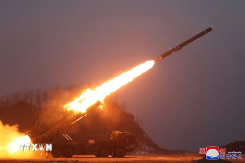 Triều Tiên diễn tập phóng tên lửa hành trình chiến lược Hwasal-2. (Ảnh: KCNA/TTXVN)