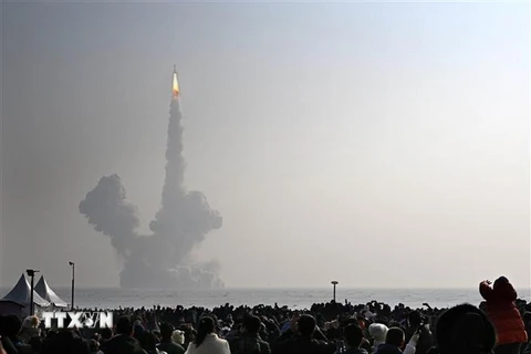 Tên lửa Gravity-1 mang theo 3 vệ tinh viễn thám rời bệ phóng ở ngoài khơi bờ biển tỉnh Sơn Đông, Trung Quốc, ngày 11/1/2024. (Ảnh minh họa: THX/TTXVN)