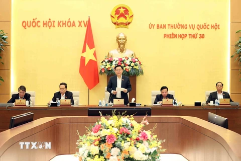 Chủ tịch Quốc hội Vương Đình Huệ phát biểu bế mạc Phiên họp thứ 30 của Ủy ban Thường vụ Quốc hội. (Ảnh: An Đăng/TTXVN)
