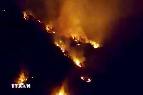 Đám cháy tại xã Lao Chải, huyện Mù Cang Chải, Yên Bái. (Ảnh: TTXVN phát)