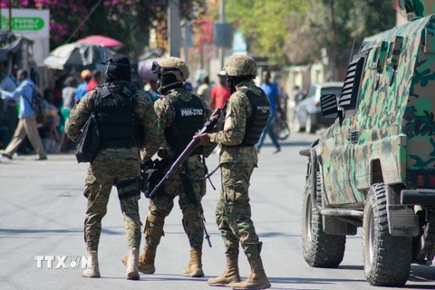 Cảnh sát siết chặt an ninh tại Port-au-Prince, Haiti ngày 9/3/2024. (Ảnh: AFP/TTXVN)