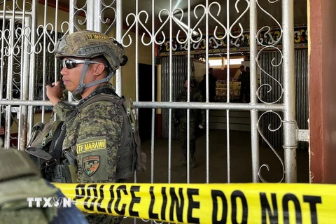 Binh sỹ Philippines gác tại hiện trường vụ đánh bom trường đại học bang Mindanao ở Marawi, tỉnh Lanao del sur, miền Nam Philippines ngày 3/12/2023. (Ảnh minh họa: AFP/TTXVN)