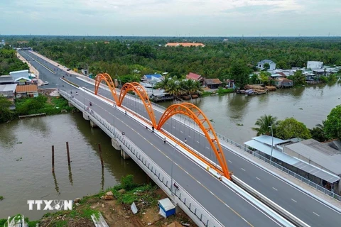 Cầu Tây Đô bắc qua sông Cần Thơ có vốn đầu tư hơn 225 tỷ đồng. (Ảnh: Thanh Liêm/TTXVN)